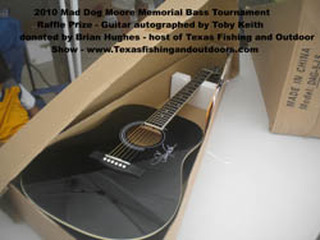 toby_keith_guitar_small